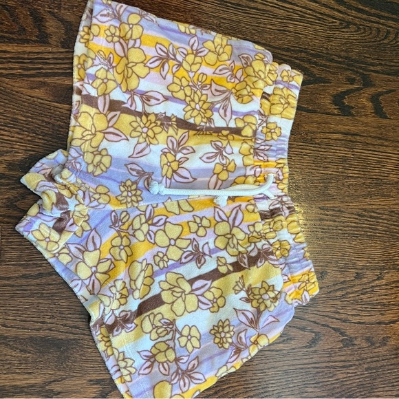 Aritzia summer shorts - Picture 2 of 3